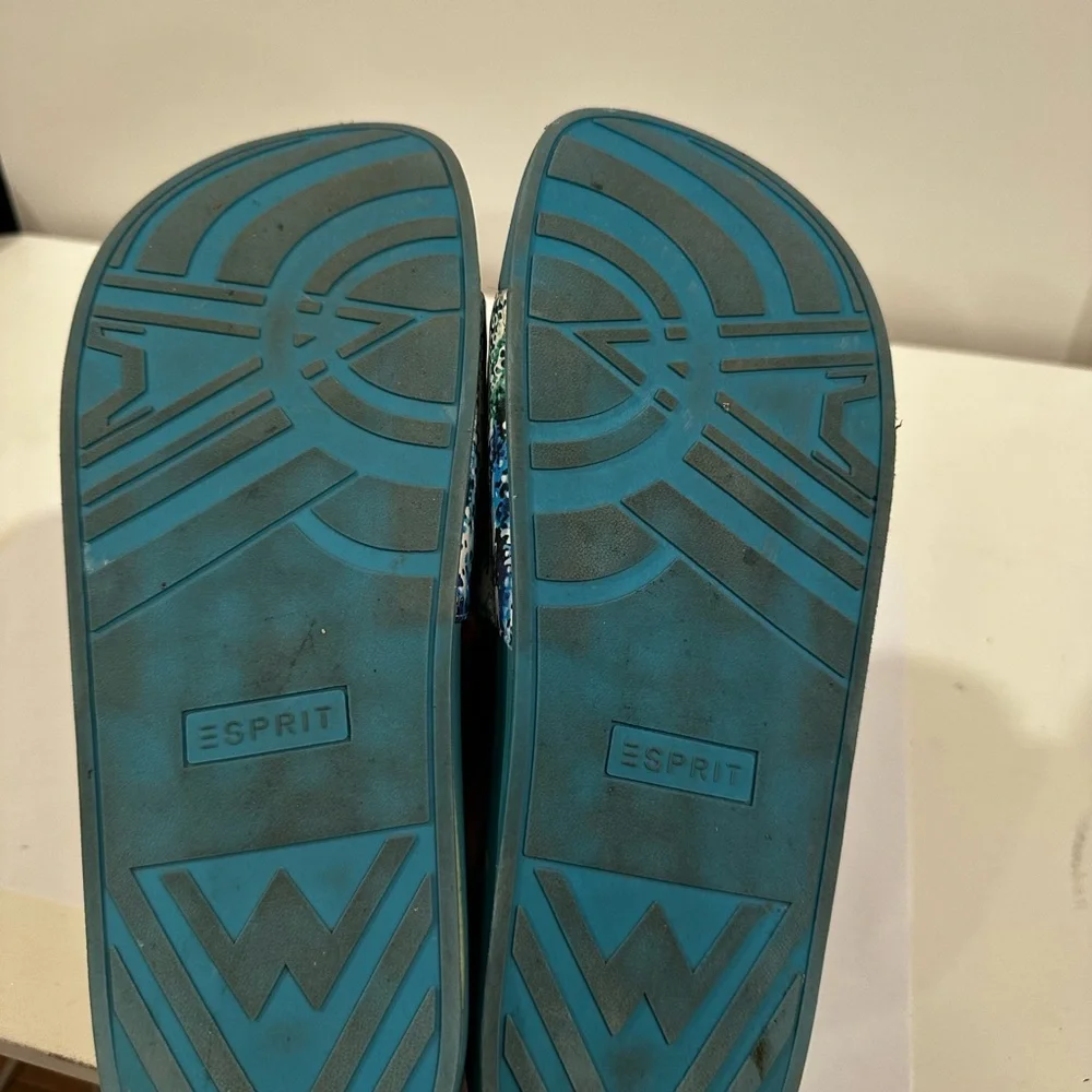 Slippers - Picture 6 of 6
